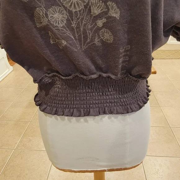 🌅EUC~ CLEO + WOLF SMOCKED GRAPHIC TEE - Picture 3 of 6